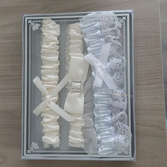 Bridal accessories - Picture 3 of 4